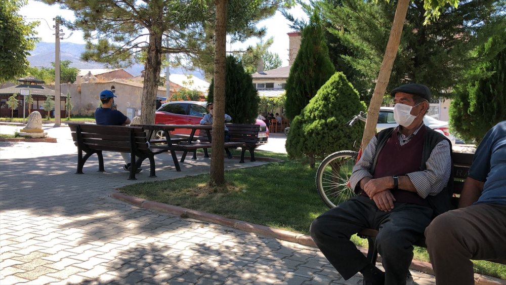 Kaymakam, Tebdili Kıyafetle Kovid-19 Denetimi Yaptı