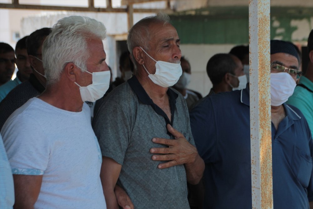 Antalya'da Eşi Tarafından Bıçaklanarak Öldürülen Kadının Cenazesi Defnedildi