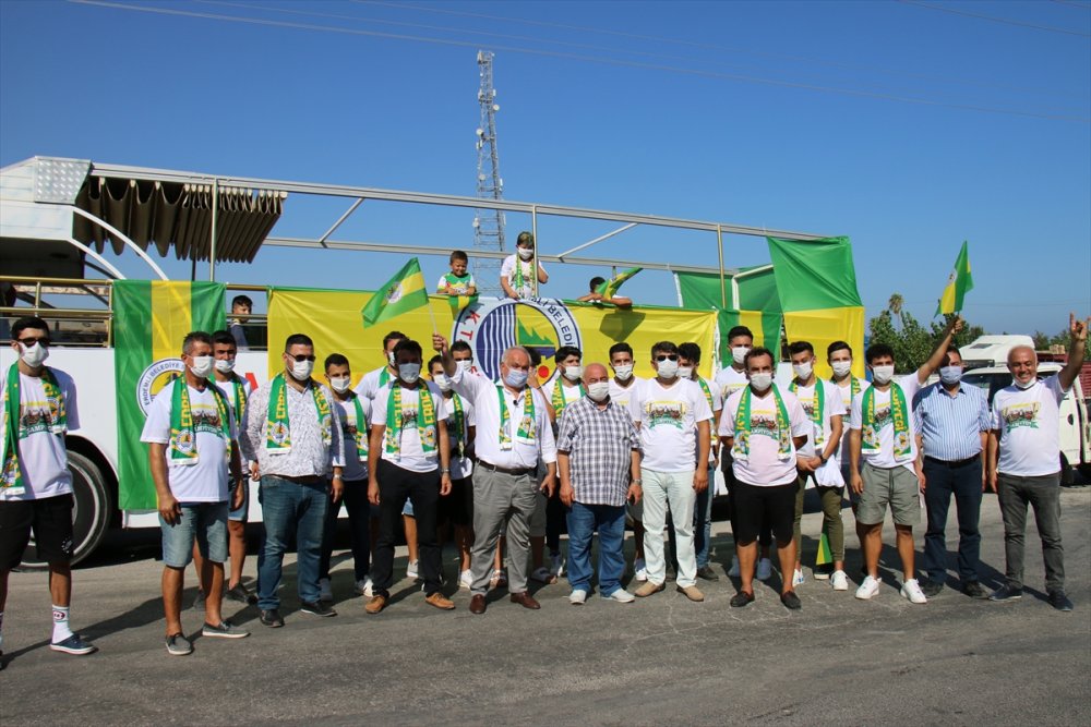 Bölgesel Amatör Ligi'ne Yükselmeyi Traktörlü Konvoyla Kutladılar