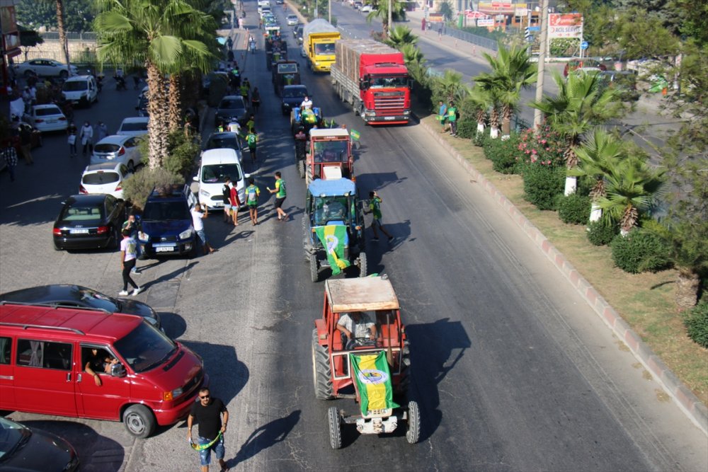 Bölgesel Amatör Ligi'ne Yükselmeyi Traktörlü Konvoyla Kutladılar