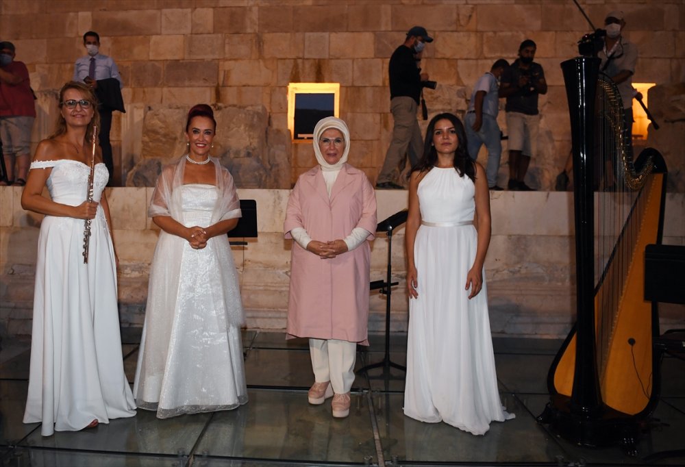 Tedavi Edilen Caretta Carettalar Doğal Yaşam Alanlarına Bırakıldı