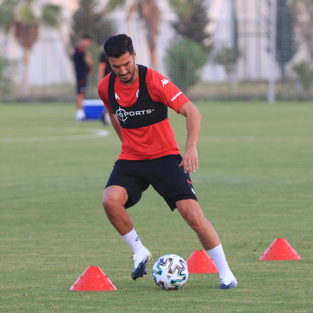 Nuri Şahin, Antalyaspor İle İlk Antrenmanına Çıktı