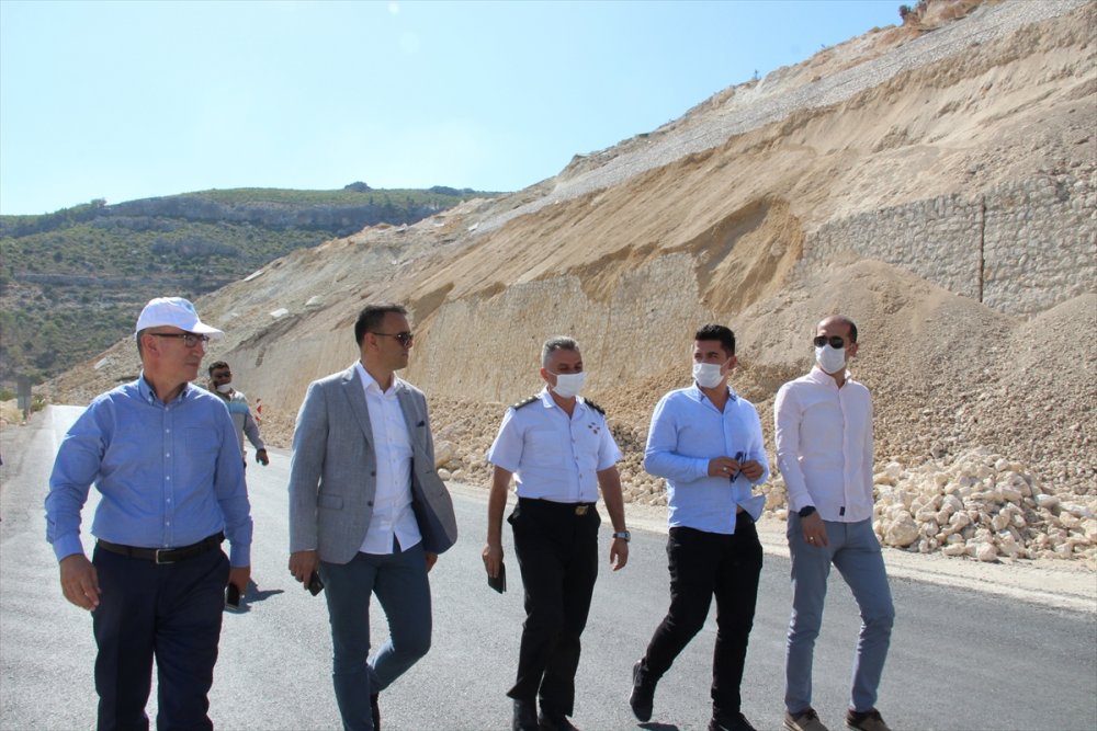Silifke Kaymakamı Nazlı, Heyelan Nedeniyle Kapanan Silifke-mut Yolunu İnceledi