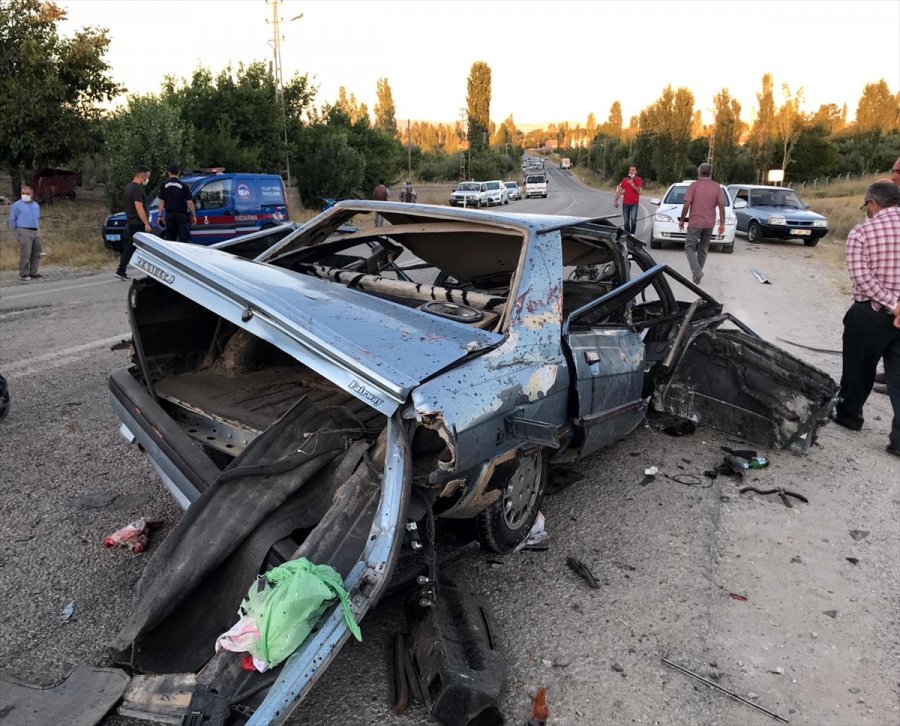 Aksaray'da Otomobil İle Çekici Çarpıştı: 1 Ölü, 1 Yaralı