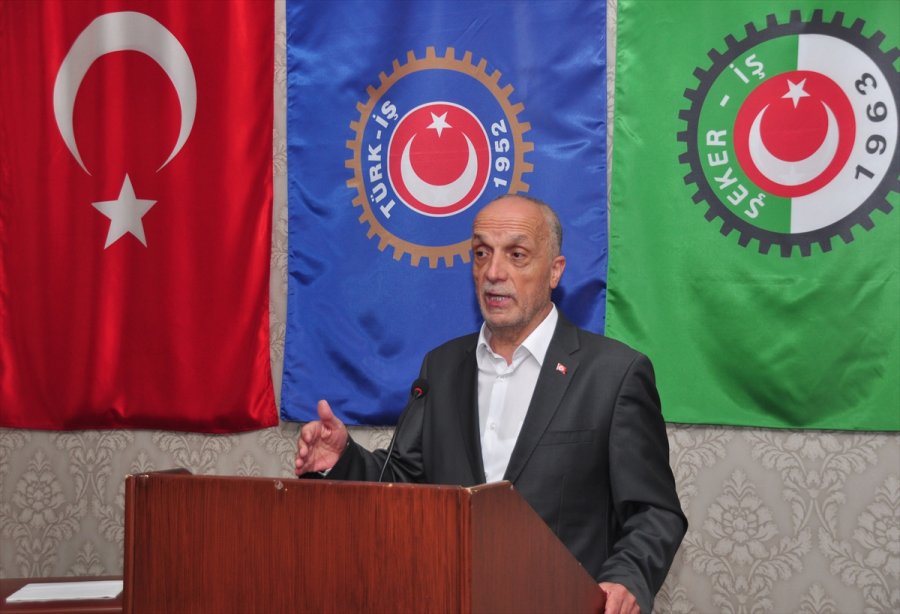 Kadın Çalışanların Sorunları Antalya'daki Toplantıda Ele Alındı