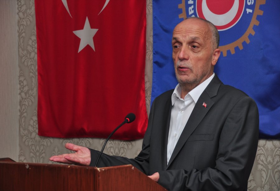 Kadın Çalışanların Sorunları Antalya'daki Toplantıda Ele Alındı