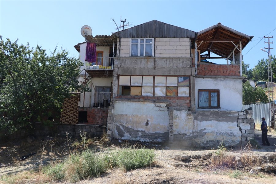 Kayseri'de Çatı Yangını Hasara Neden Oldu