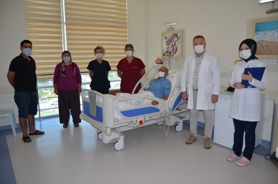 Tümörlü Akciğer Operasyonla Temizlendikten Sonra Yerine Nakledildi