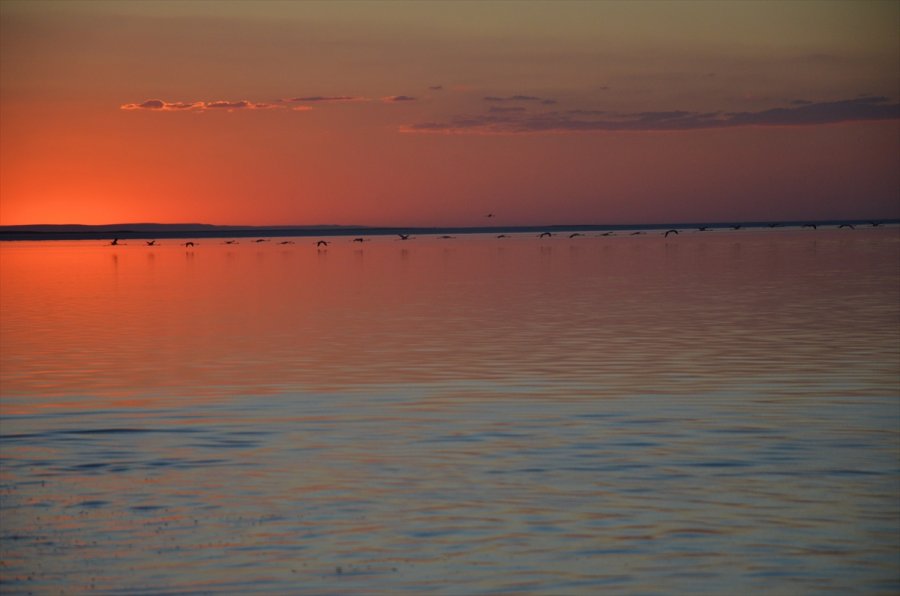 Tuz Gölü'nde Gün Batımı Güzelliği