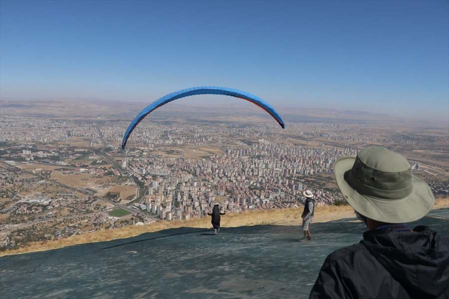 Ali Dağı Yamaç Paraşütü Türkiye Mesafe Şampiyonası Kayseri'de Devam Ediyor