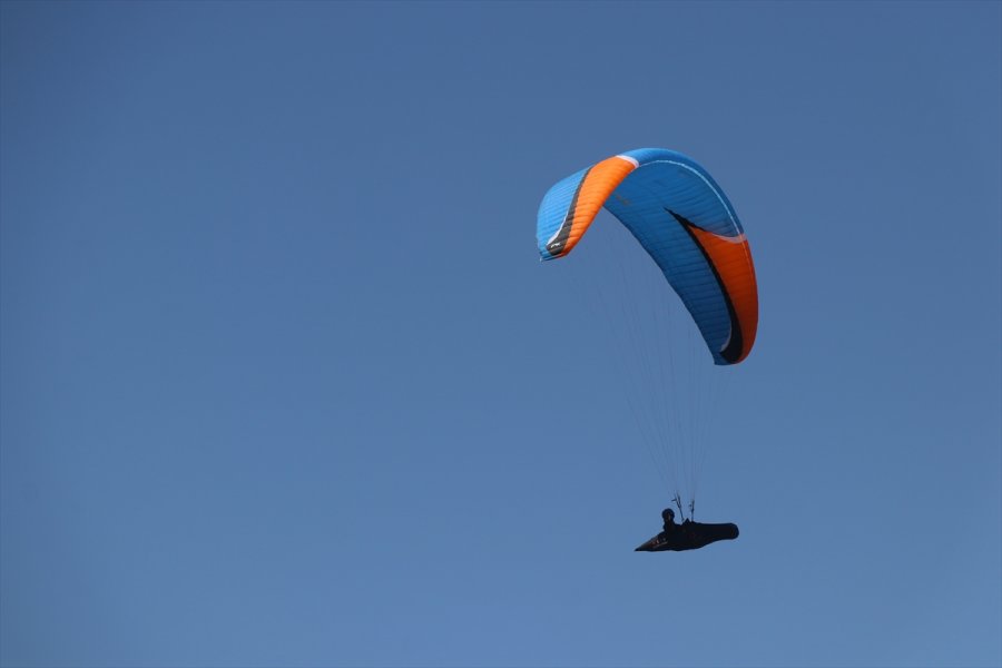 Ali Dağı Yamaç Paraşütü Türkiye Mesafe Şampiyonası Kayseri'de Devam Ediyor