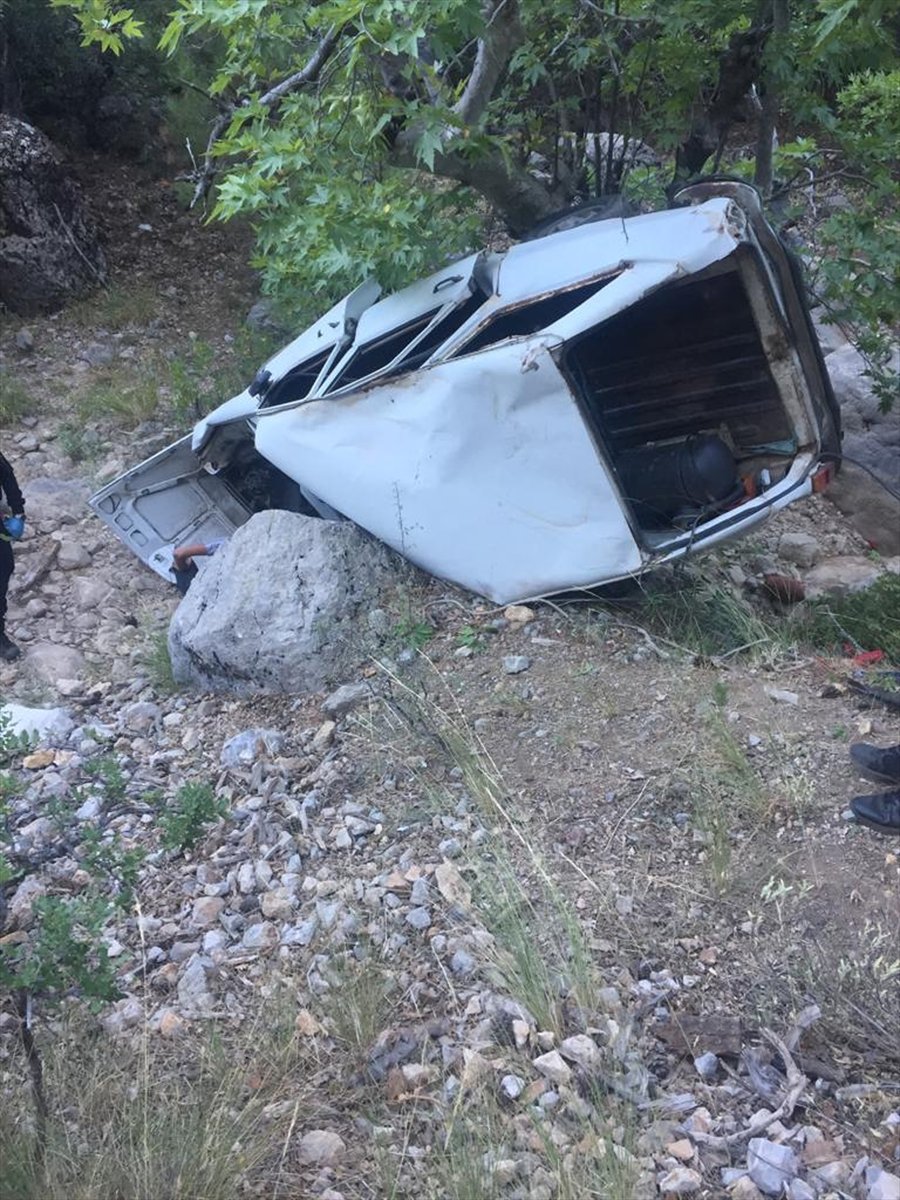 Antalya'da Uçuruma Devrilen Otomobilin Sürücüsü Öldü