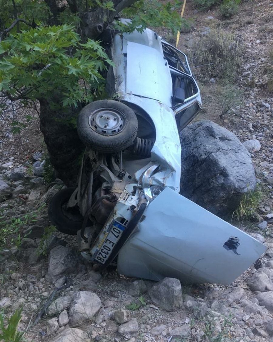 Antalya'da Uçuruma Devrilen Otomobilin Sürücüsü Öldü
