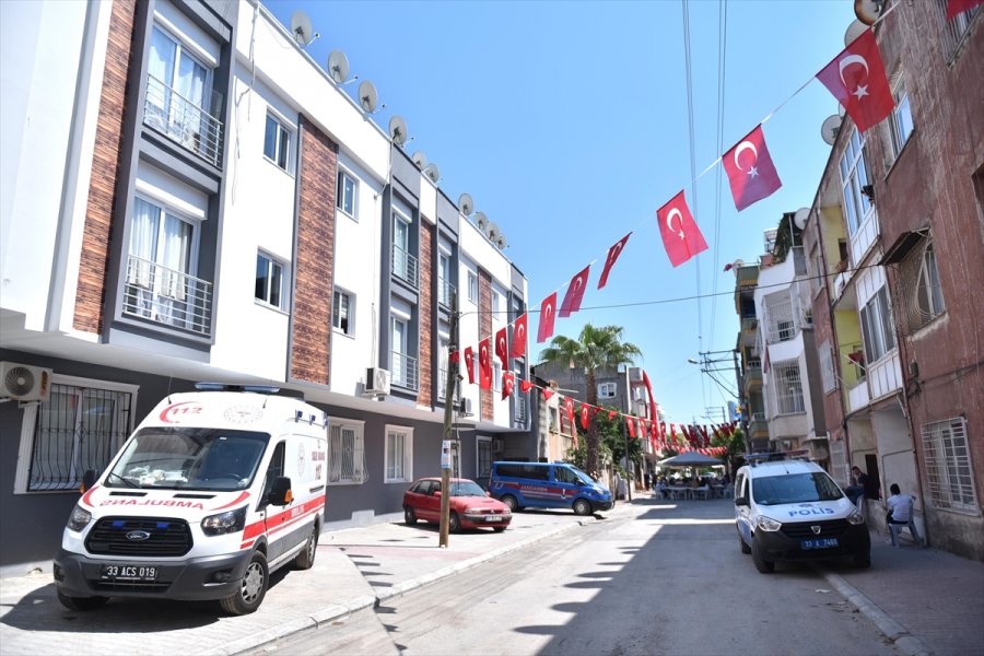 Hakkari'de Şehit Olan Askerin Mersin'deki Ailesine Acı Haber Verildi