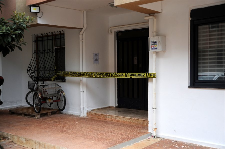 Antalya'da Bir Binada Karantina Uygulaması Başlatıldı