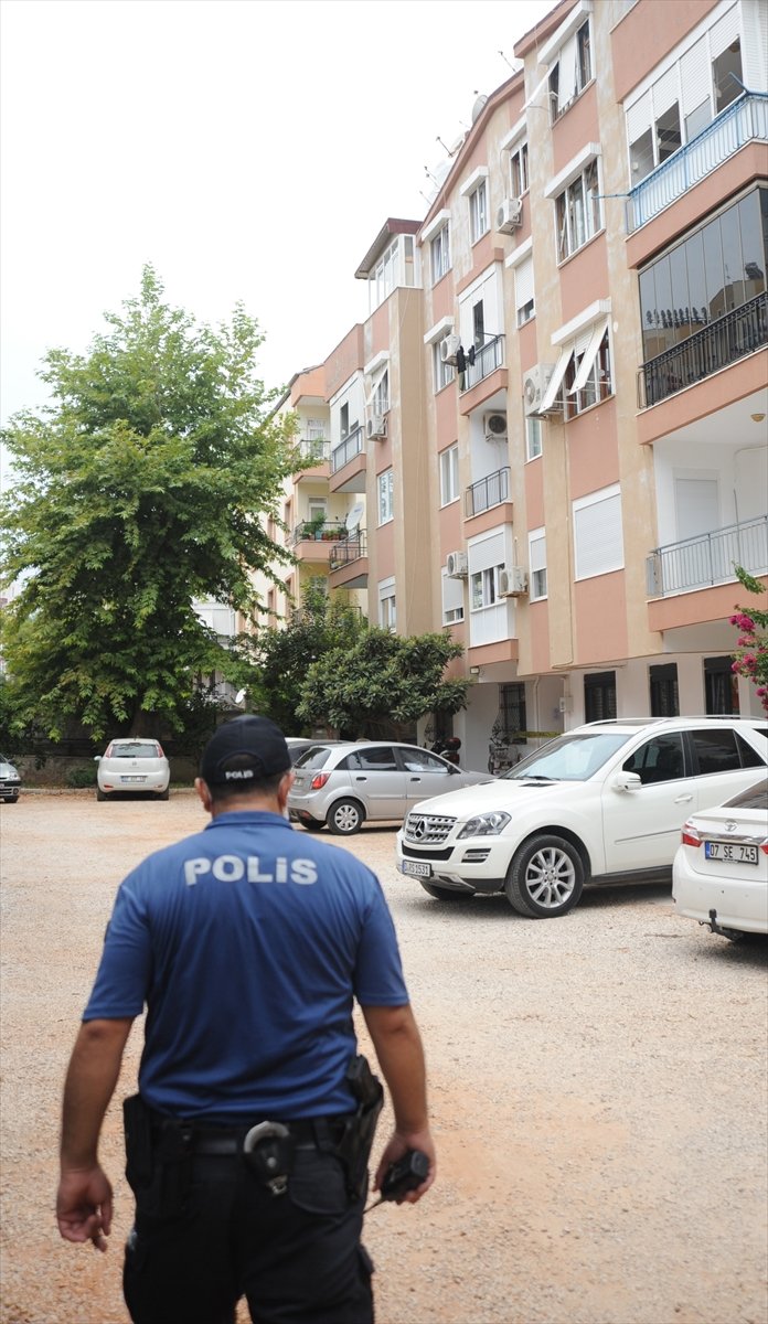 Antalya'da Bir Binada Karantina Uygulaması Başlatıldı