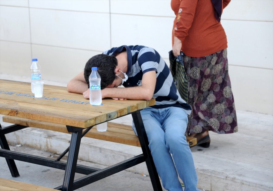 Antalya'da Otomobilin Çarptığı Kadın Öldü