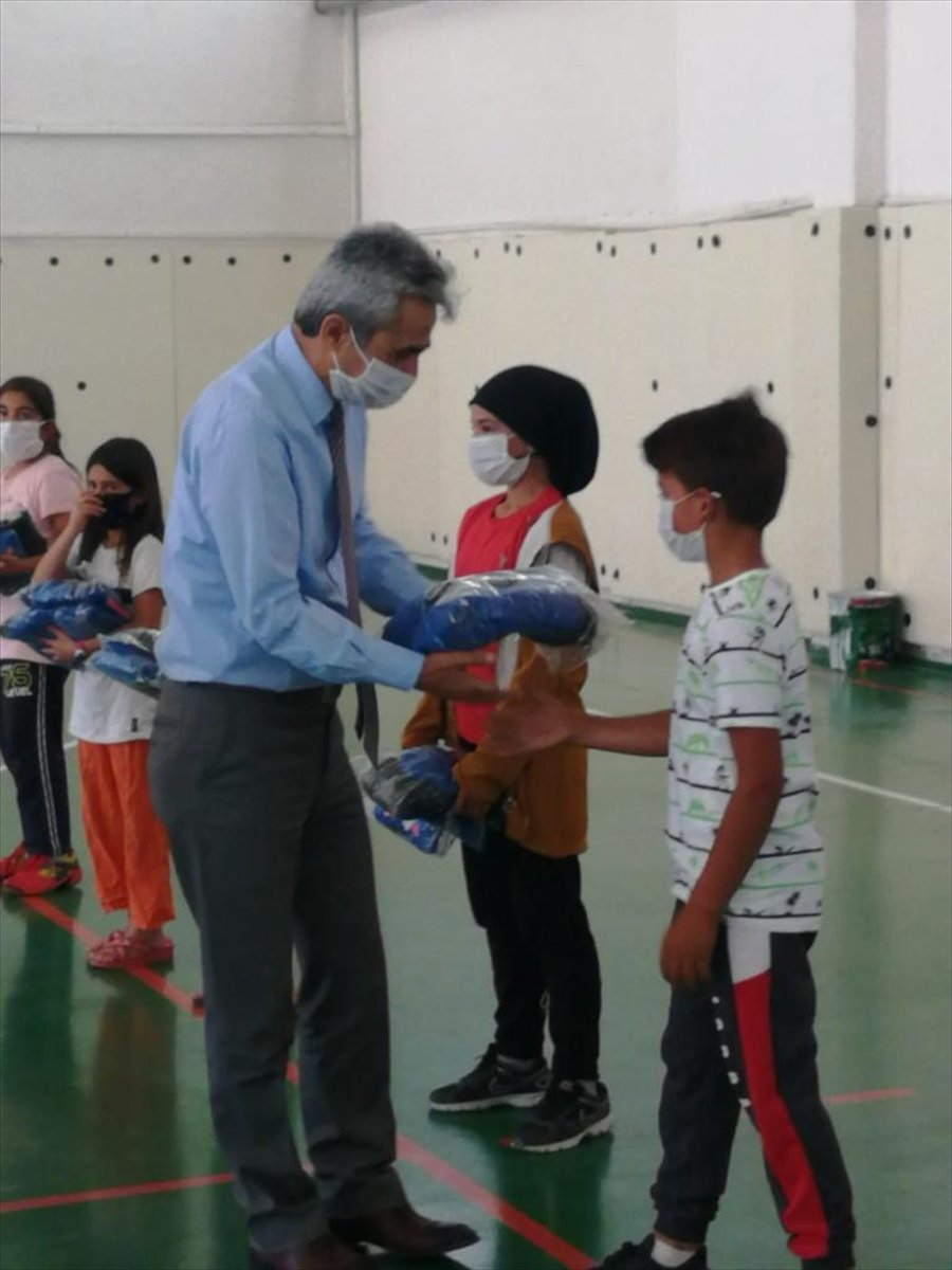 Başkan Büyükkarcı’dan Sporculara Malzeme Desteği