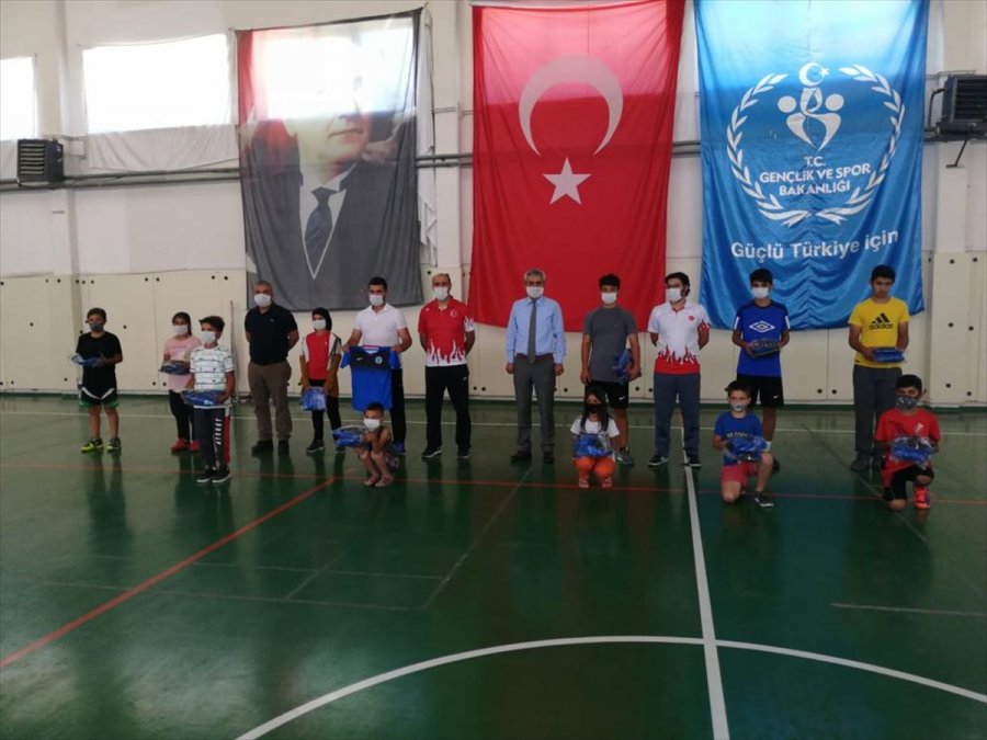 Başkan Büyükkarcı’dan Sporculara Malzeme Desteği