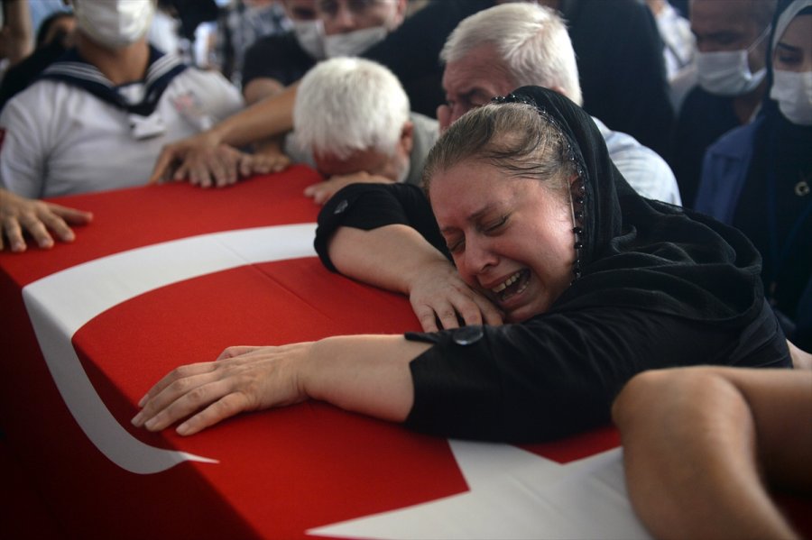 Hakkari'de Şehit Olan Asker Mersin'de Son Yolculuğuna Uğurlandı