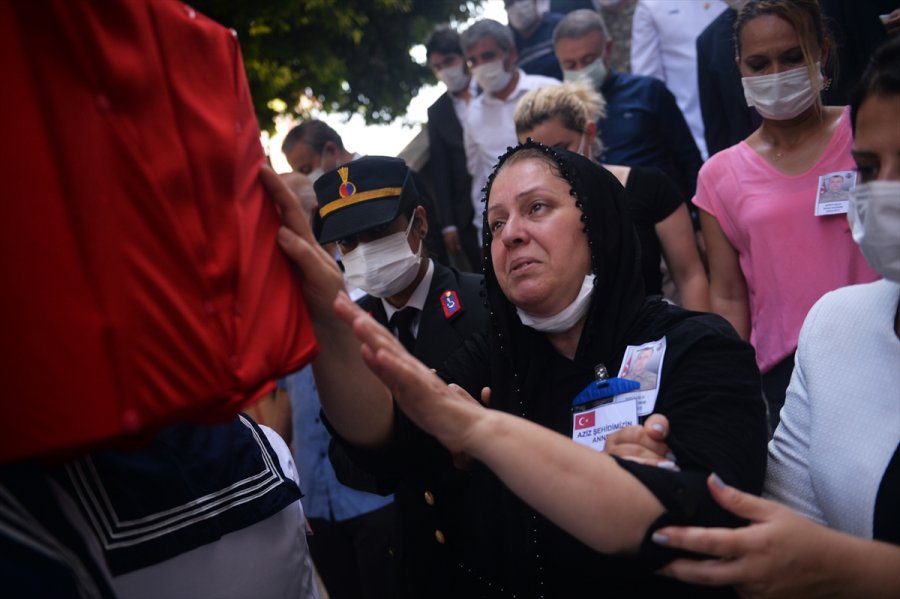 Hakkari'de Şehit Olan Asker Mersin'de Son Yolculuğuna Uğurlandı