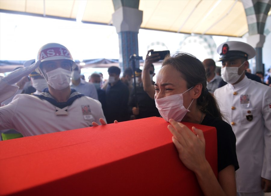 Hakkari'de Şehit Olan Asker Mersin'de Son Yolculuğuna Uğurlandı