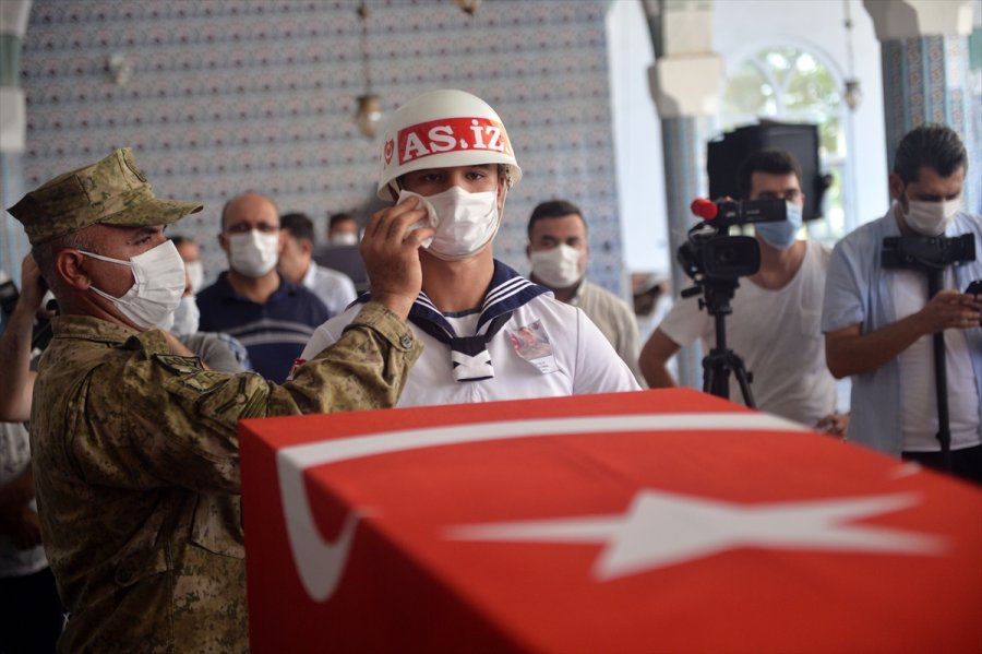 Hakkari'de Şehit Olan Asker Mersin'de Son Yolculuğuna Uğurlandı