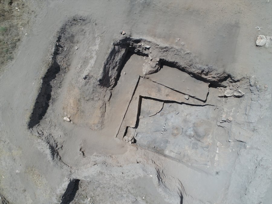Küllüoba'da 5 Bin Yıllık Boya Paleti Bulundu