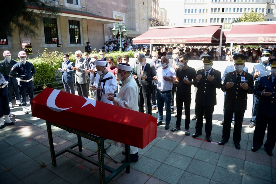 Mersin'deki Kaza Sonrası Hastanede Şehit Olan Er Cihat Şengil Son Yolculuğuna Uğurlandı