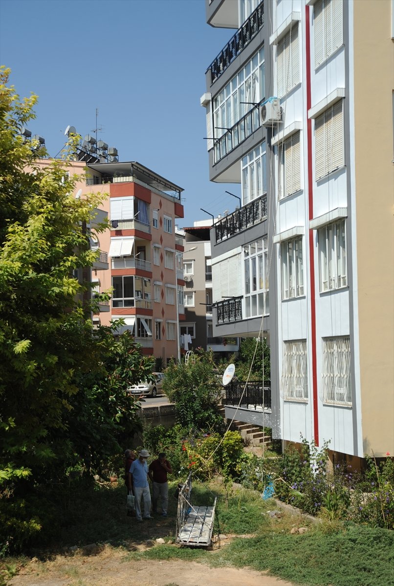 Antalya'da İskeleden Düşen 2 İşçi Yaralandı