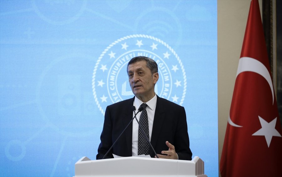 Milli Eğitim Bakanı Selçuk, Yazılım Geliştirme Eğitimini Tamamlayan Öğretmen Ve Öğrencilerin Sertifika Törenine Katıldı: