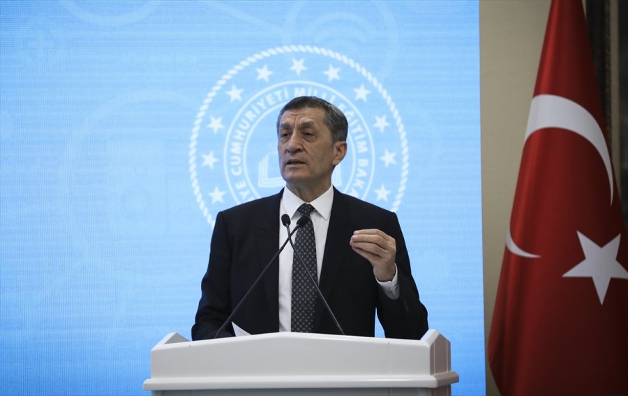 Milli Eğitim Bakanı Selçuk, Yazılım Geliştirme Eğitimini Tamamlayan Öğretmen Ve Öğrencilerin Sertifika Törenine Katıldı: