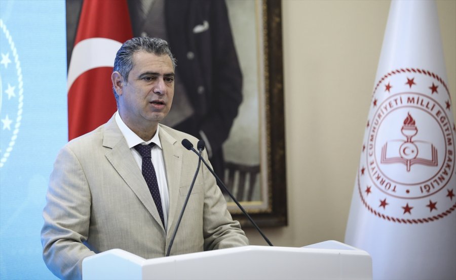 Milli Eğitim Bakanı Selçuk, Yazılım Geliştirme Eğitimini Tamamlayan Öğretmen Ve Öğrencilerin Sertifika Törenine Katıldı: