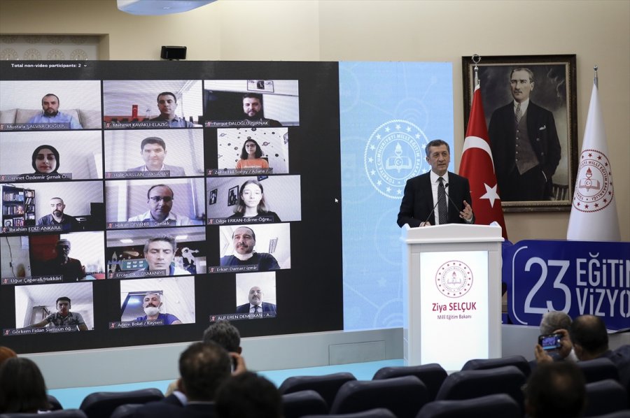 Milli Eğitim Bakanı Selçuk, Yazılım Geliştirme Eğitimini Tamamlayan Öğretmen Ve Öğrencilerin Sertifika Törenine Katıldı: