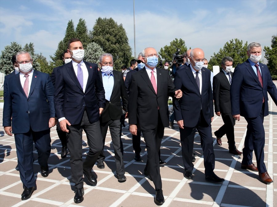 Chp Genel Başkanı Kılıçdaroğlu, Albay Reşat Çiğiltepe'nin Kabrini Ziyaret Etti
