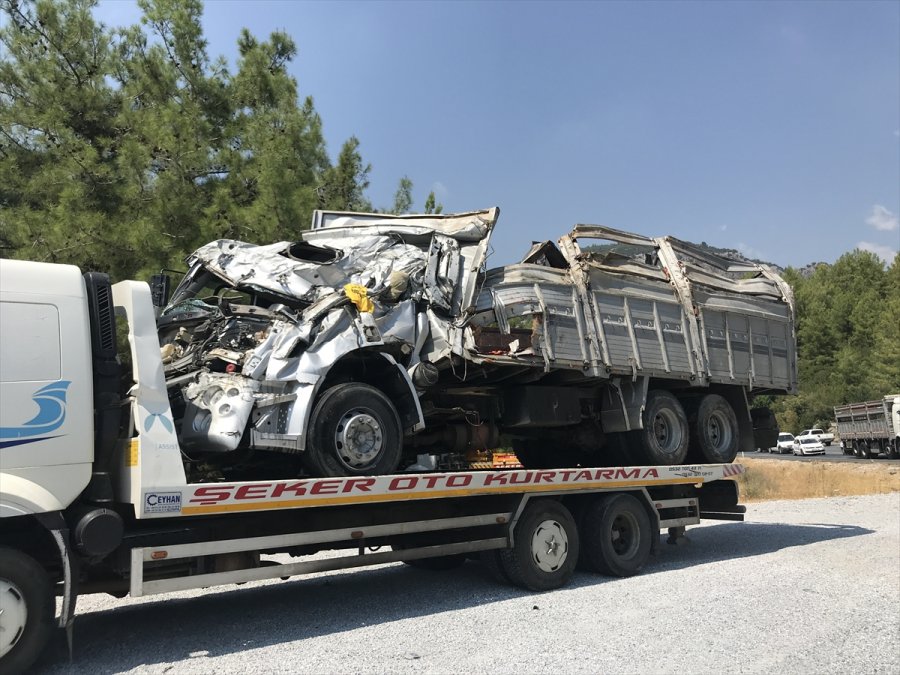 Freni Patlayan Kamyondan Atlayan Yolcu Hayatını Kaybetti