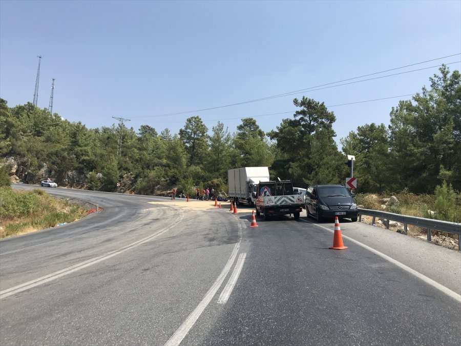 Freni Patlayan Kamyondan Atlayan Yolcu Hayatını Kaybetti