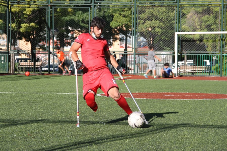 Kazada Bir Ayağını Kaybeden Ampute Futbolcunun Milli Takım Hayali