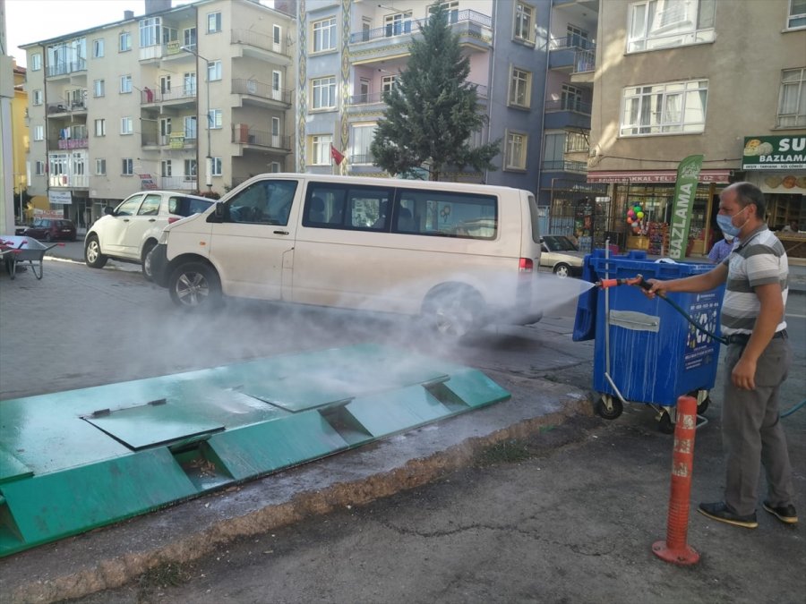 Kızılcahamam'da Çöp Konteynerleri Dezenfekte Ediliyor