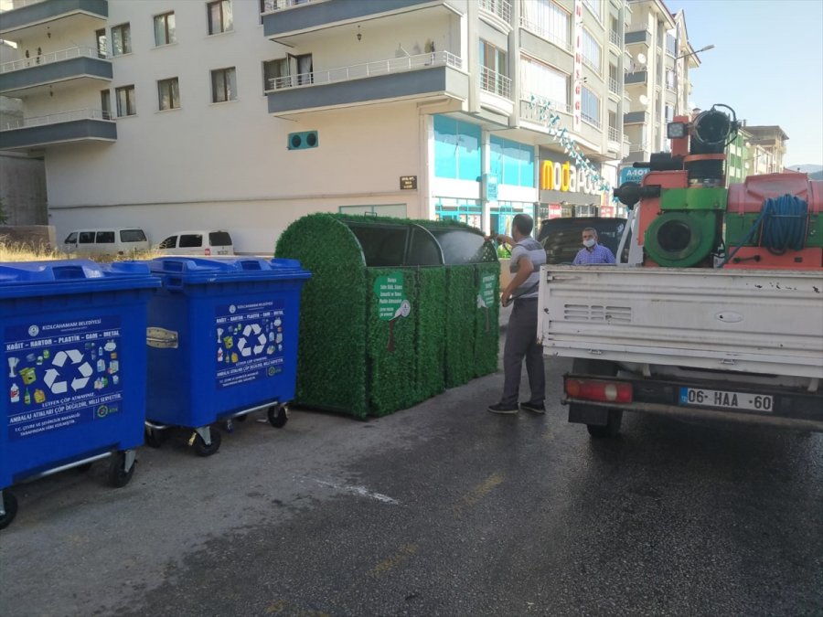 Kızılcahamam'da Çöp Konteynerleri Dezenfekte Ediliyor