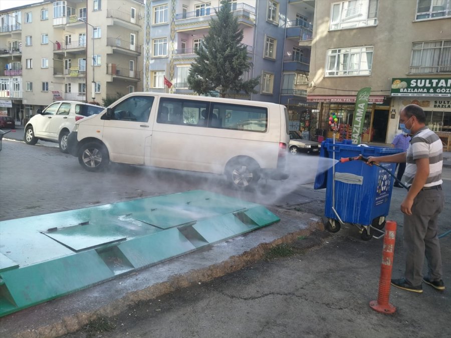 Kızılcahamam'da Çöp Konteynerleri Dezenfekte Ediliyor