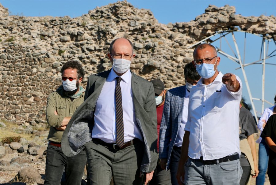 Karacahisar Kalesi Ve Çevresinde Arkeolojik Kazı Devam Ediyor