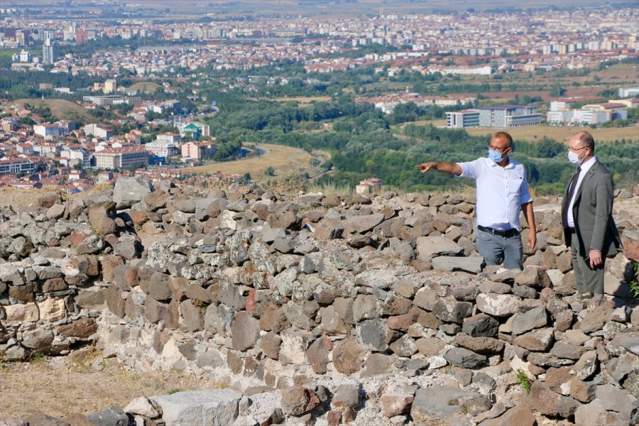 Karacahisar Kalesi Ve Çevresinde Arkeolojik Kazı Devam Ediyor