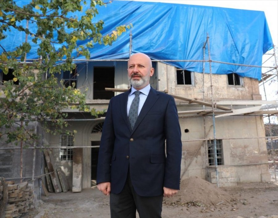 Kayseri'de Tarihi Jandarma Konağındaki Restorasyon Çalışmaları Sürüyor