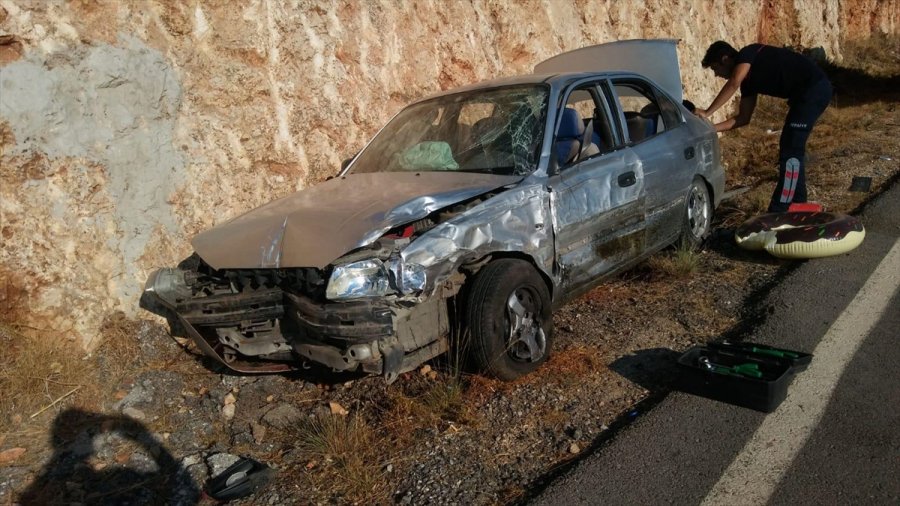 Antalya'da Zincirleme Trafik Kazasında 7 Kişi Yaralandı