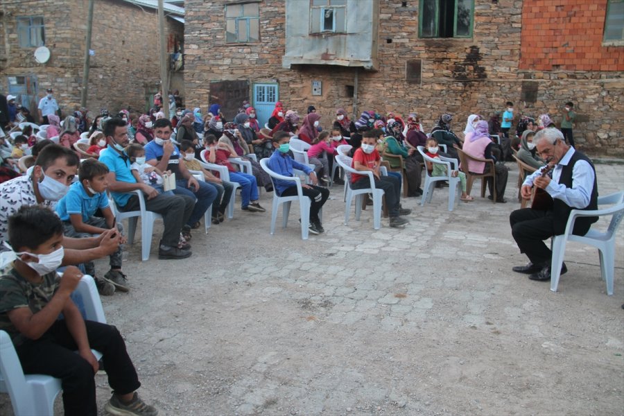 Hüyük'te Açık Havada Sinema