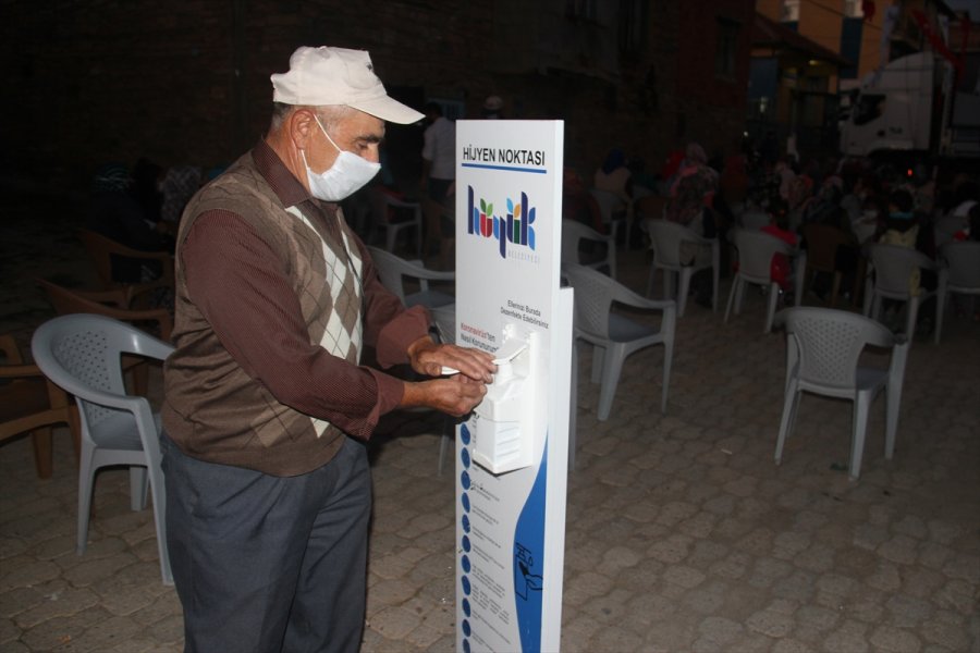 Hüyük'te Açık Havada Sinema