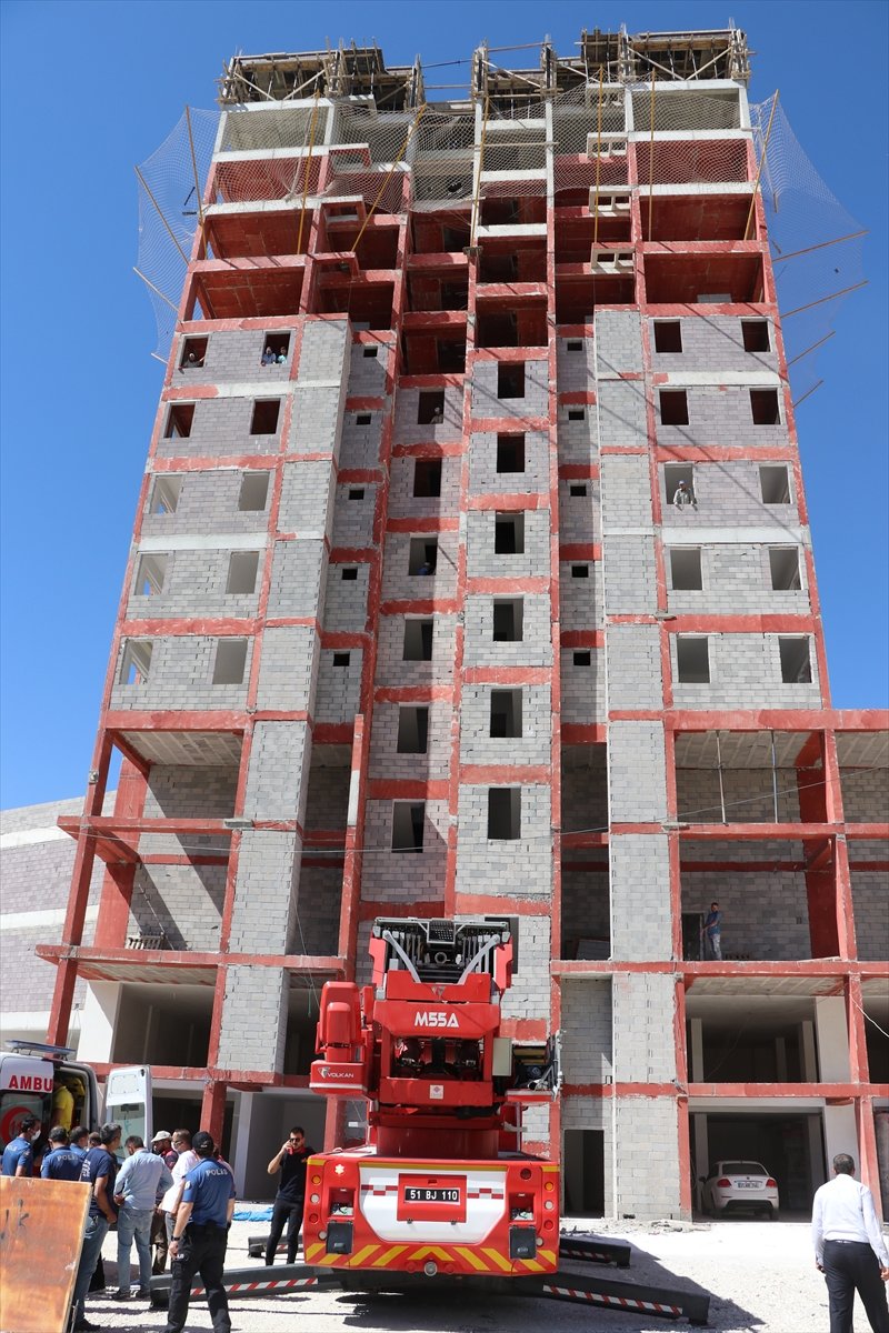 İnşaattaki Güvenlik Filesi İşçinin Hayatını Kurtardı