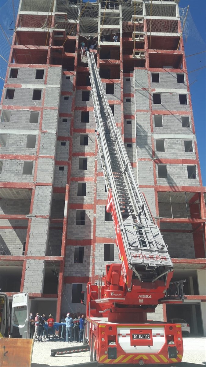 İnşaattaki Güvenlik Filesi İşçinin Hayatını Kurtardı