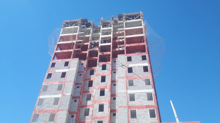 İnşaattaki Güvenlik Filesi İşçinin Hayatını Kurtardı